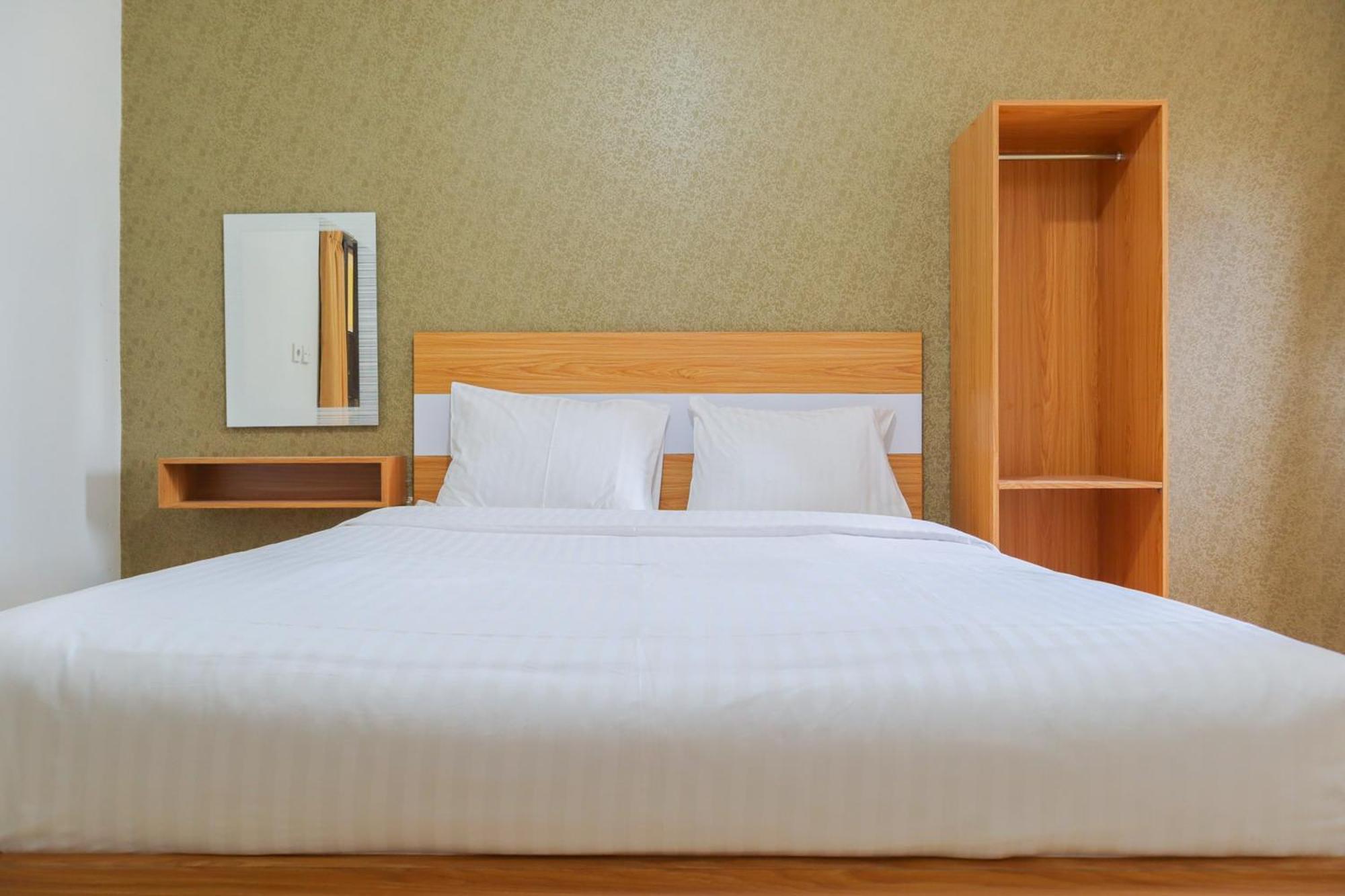 Oyo Life 2590 Kost Assirot