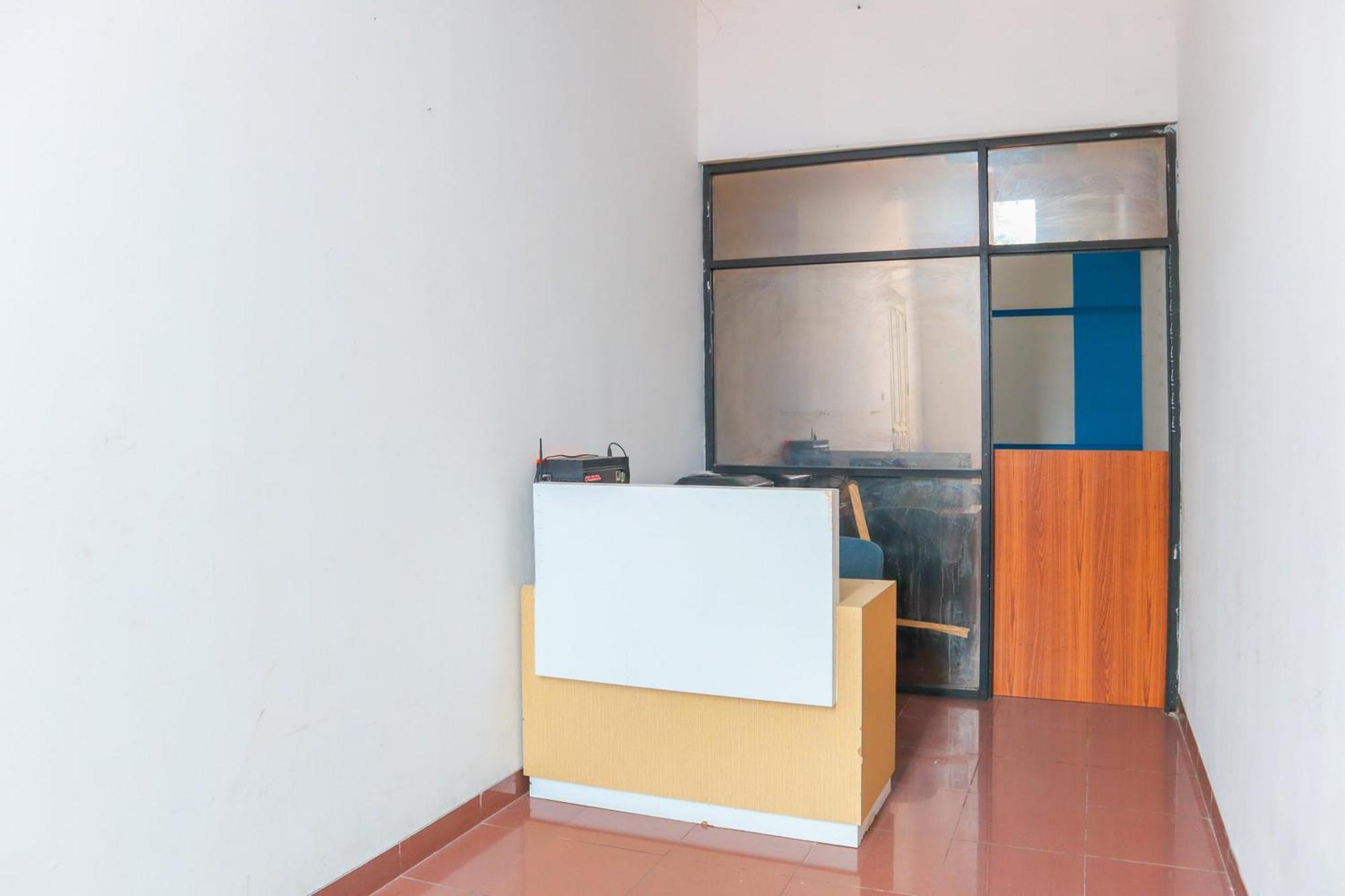 Oyo Life 2590 Kost Assirot Hotel 2*